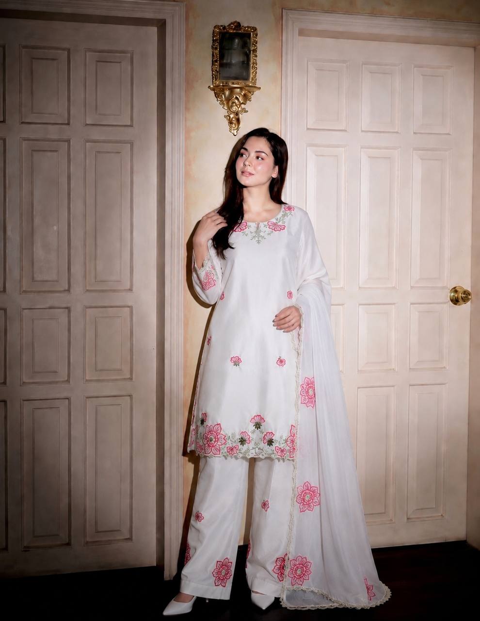 Elegant White & Pink Floral Threadwork Suit Set with Scalloped Border for Women