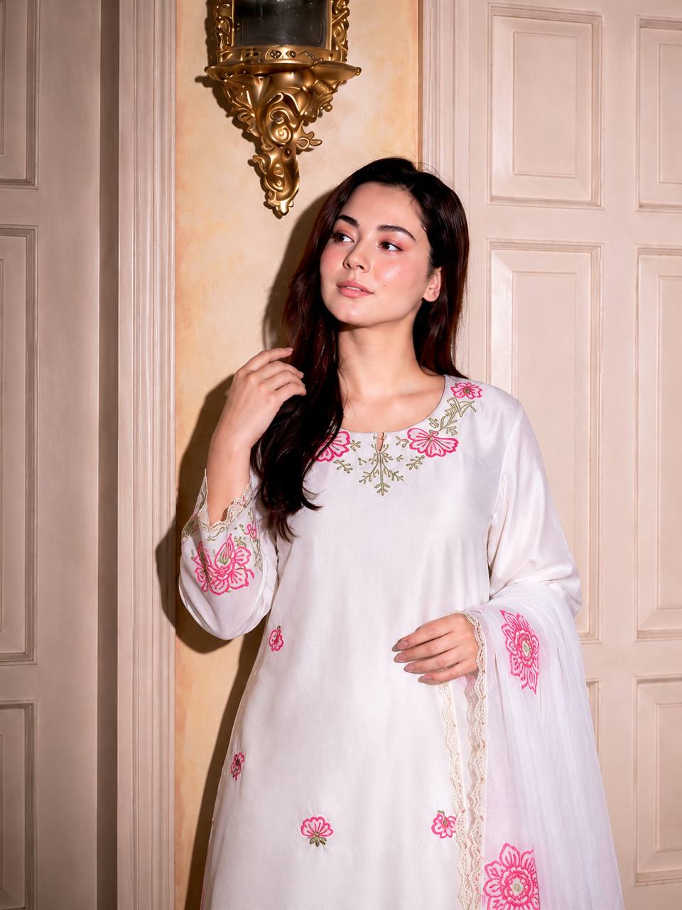 Elegant White & Pink Floral Threadwork Suit Set with Scalloped Border for Women