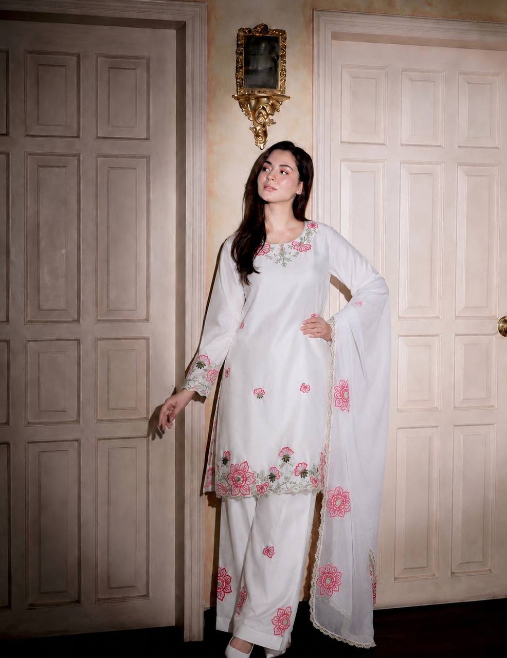 Elegant White & Pink Floral Threadwork Suit Set with Scalloped Border for Women