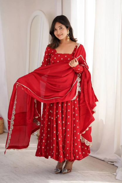 Women's Red Printed Anarkali Kurta Suit Set with Scalloped Embroidered Border Dupatta